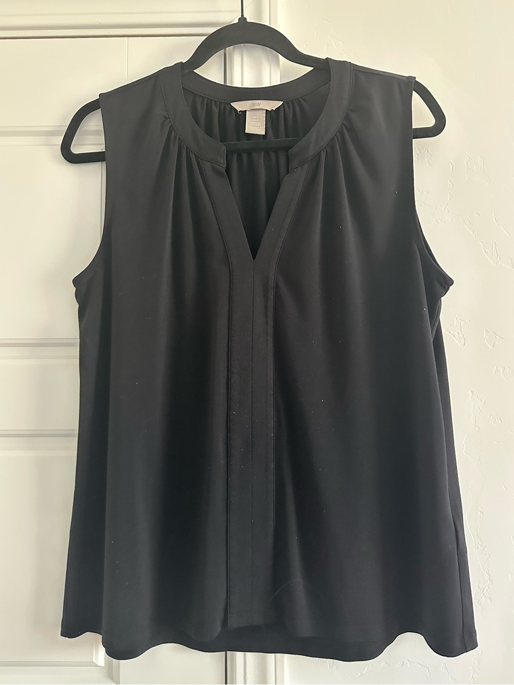 H&M Black Sleeveless V-Neck Camisole